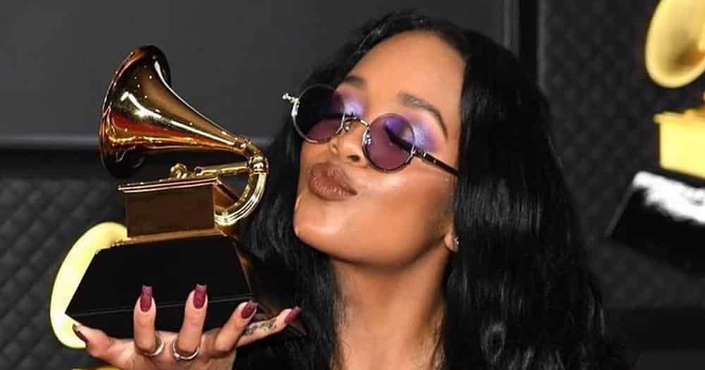 Filipino-American Grammy award-winner H.E.R. gives a special shoutout to Filipinos