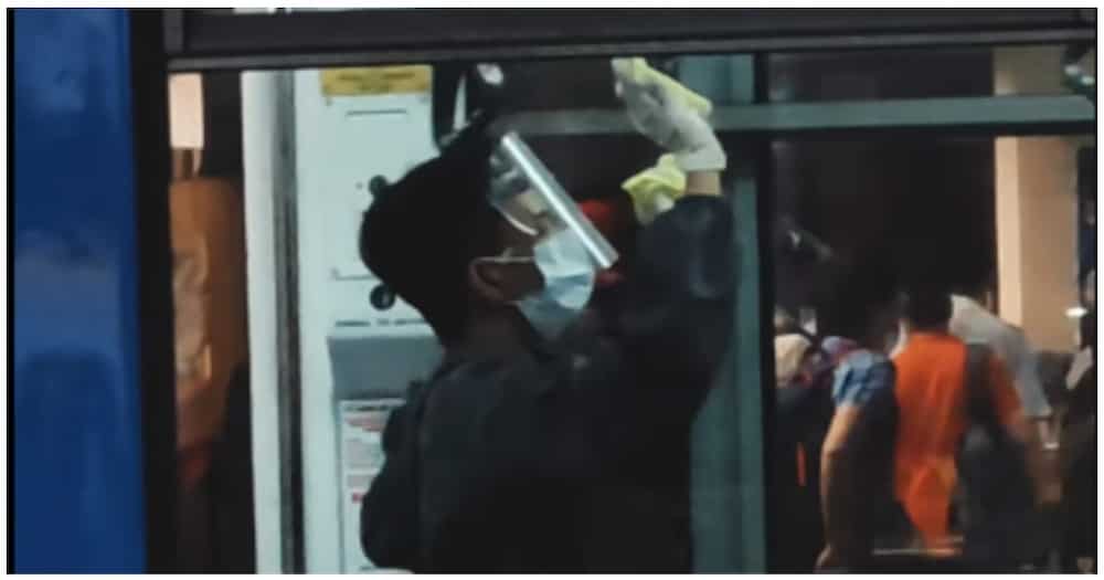 MRT-3, naghain na ng disciplinary action sa staff sa viral video na "nagdi-disinfect" ng tren