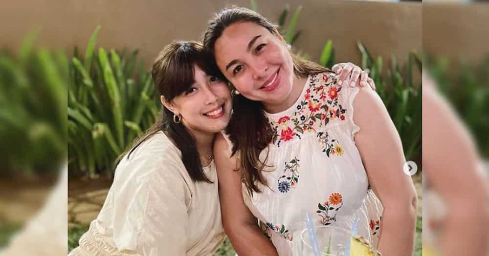 Dani Barretto gushes at Marjorie Barretto's vampire-like face: "Mom doesnt age" Dani Barretto gushes at Marjorie Barretto's vampire-like face: "Mom doesnt age"
