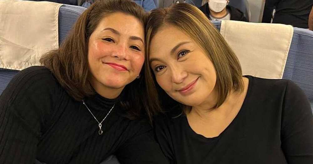 Vid ni Sharon Cuneta at Regine Velasquez na tumigil sa paglalakad para makapag-picture sa mga fans, viral Vid ni Sharon Cuneta at Regine Velasquez na tumigil sa paglalakad para makapag-picture sa mga fans, viral