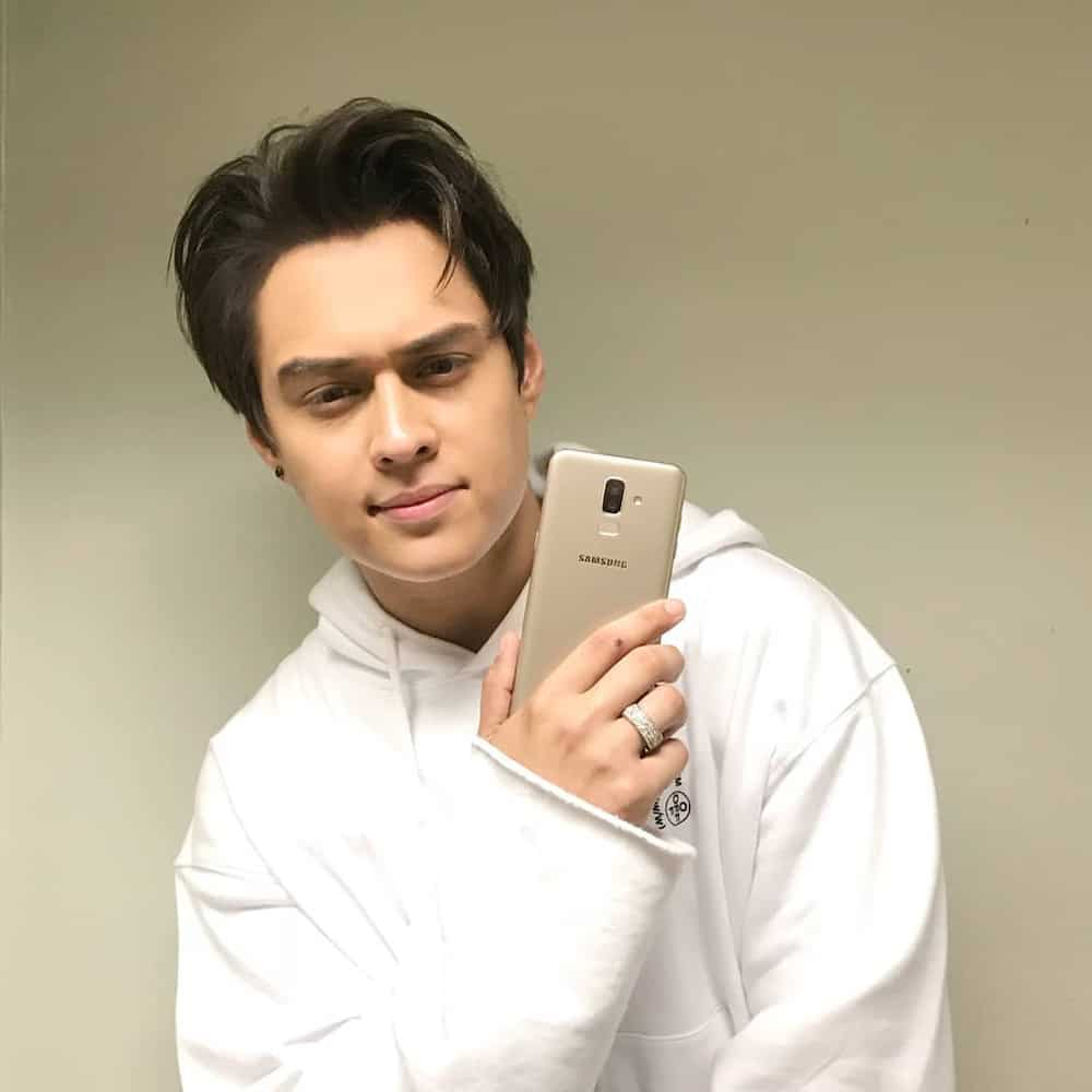 enrique gil age