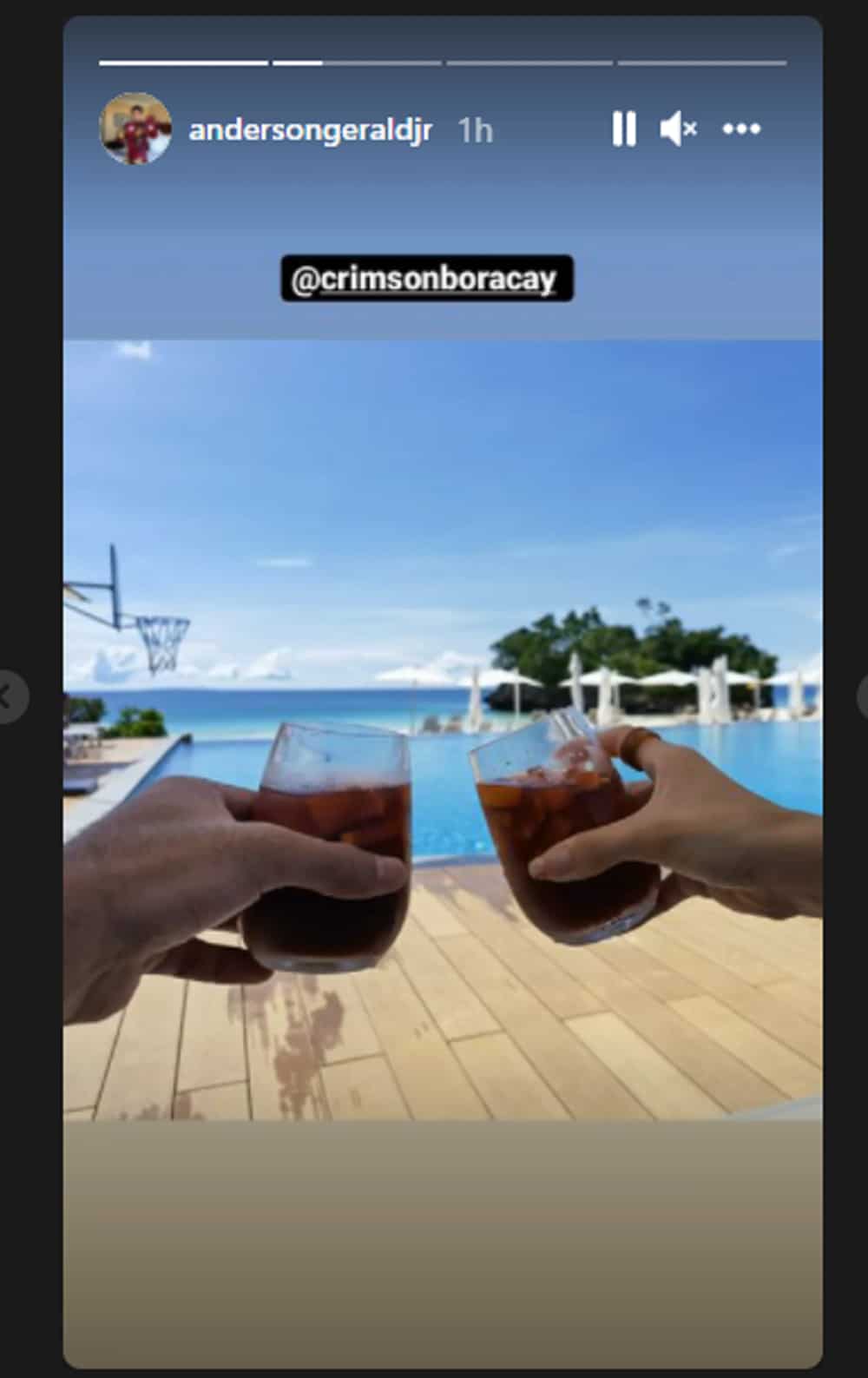 Gerald Anderson spends time with girlfriend Julia Barretto in Boracay