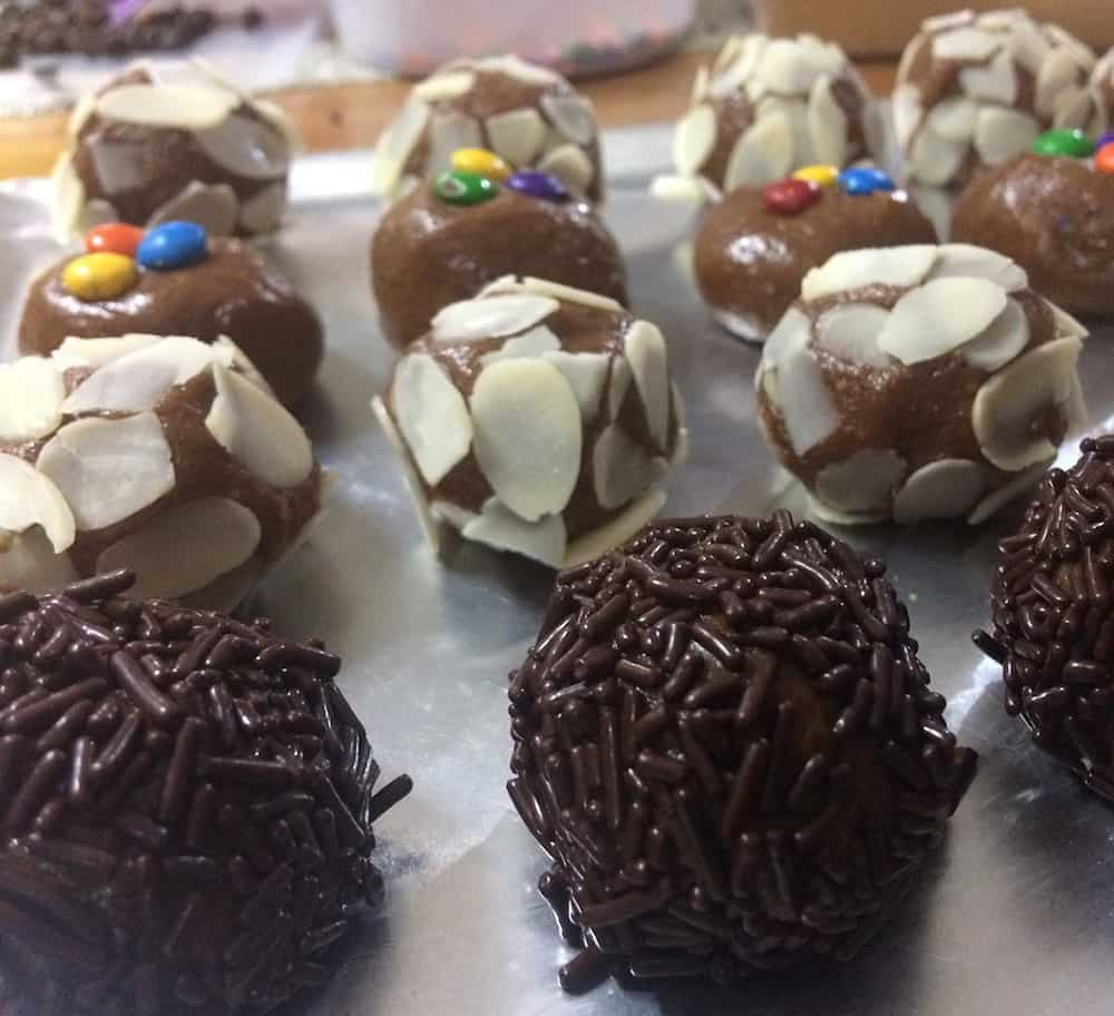 How to make graham balls coated with chocolate