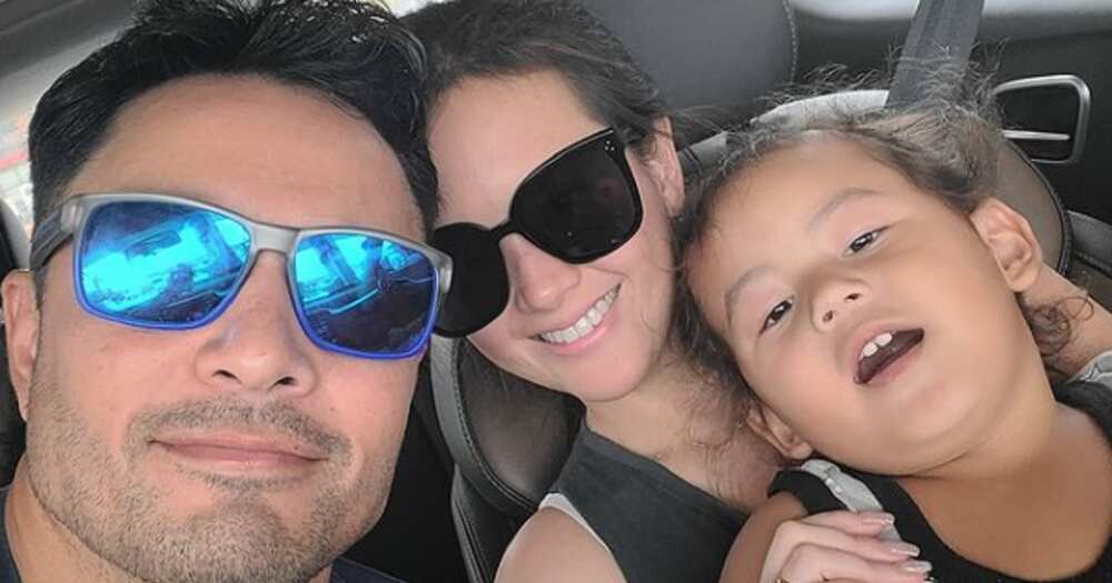 Elias Modesto, kinagat si Derek Ramsay habang naghaharutan sila